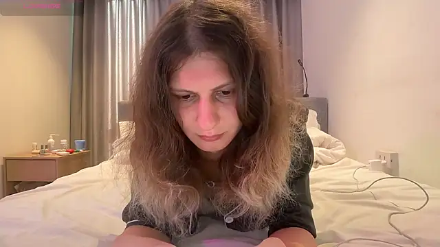 Snapshot of Alice_Pinkhead chatting on April 13, 9:04 am Alice Pinkhead online show from April 13, 9:04 am