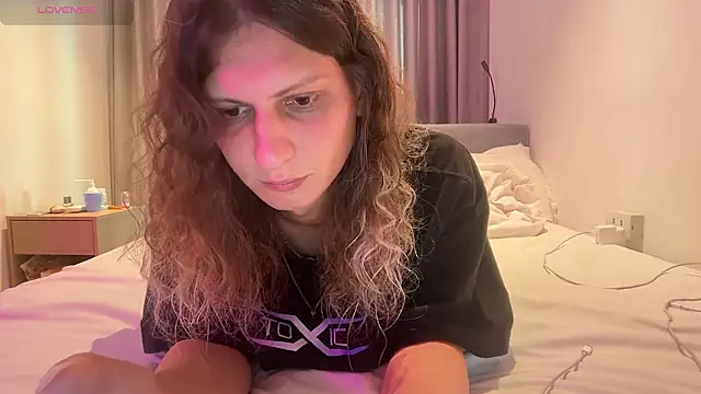 Snapshot of Alice_Pinkhead chatting on April 21, 7:58 am Alice Pinkhead online show from April 21, 7:58 am