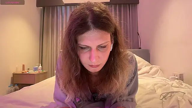 Snapshot of Alice_Pinkhead chatting on April 27, 9:18 am Alice Pinkhead online show from April 27, 9:18 am