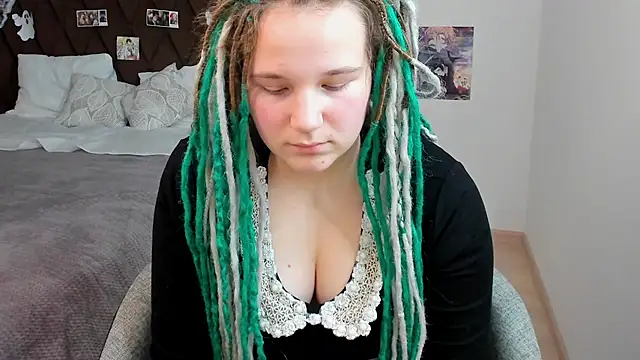 GloriaHylivi online show from December 19, 6:45 pm