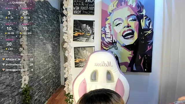 Snapshot of katt__black__ chatting on October 3, 9:01 pm katt black online show from October 3, 9:01 pm