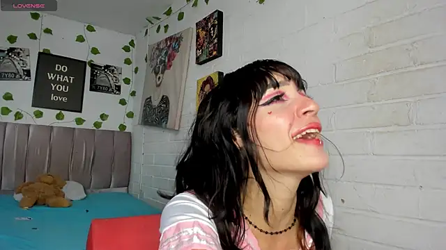 katt  black   online show from April 28, 7:19 pm