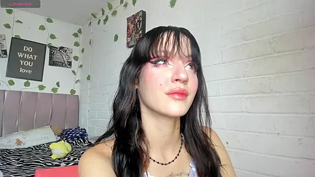 Snapshot of katt__black__ chatting on May 11, 8:28 pm katt black online show from May 11, 8:28 pm