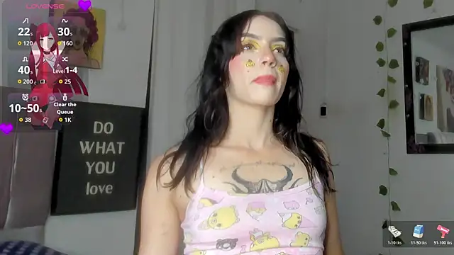 Snapshot of katt__black__ chatting on July 10, 8:11 pm katt black online show from July 10, 8:11 pm