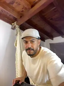 Snapshot of AndresSmith__ chatting on June 3, 12:35 am AndresSmith online show from June 3, 12:35 am