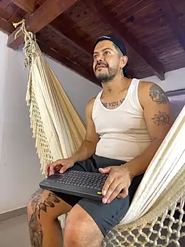 Snapshot of AndresSmith__ chatting on June 4, 9:32 pm AndresSmith online show from June 4, 9:32 pm