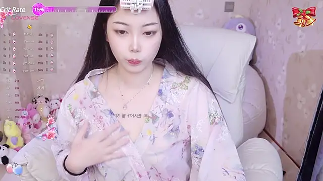 Snapshot of small_bell chatting on January 2, 11:38 pm small bell online show from January 2, 11:38 pm