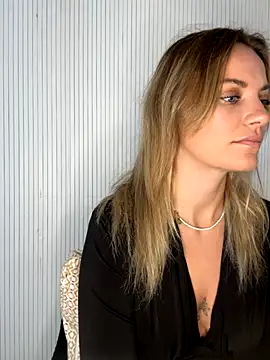 Snapshot of Milla__one chatting on November 4, 8:24 am Milla one online show from November 4, 8:24 am