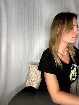 Snapshot of Milla__one chatting on November 7, 2:06 pm Milla one online show from November 7, 2:06 pm