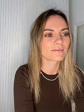 Snapshot of Milla__one chatting on November 11, 9:53 am Milla one online show from November 11, 9:53 am