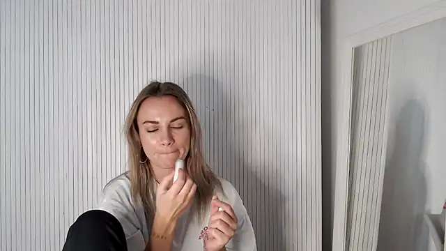 Snapshot of Milla__one chatting on November 12, 1:55 pm Milla one online show from November 12, 1:55 pm