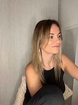 Snapshot of Milla__one chatting on November 18, 6:07 am Milla one online show from November 18, 6:07 am