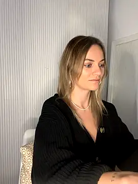 Snapshot of Milla__one chatting on November 19, 7:52 am Milla one online show from November 19, 7:52 am