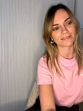 Snapshot of Milla__one chatting on November 28, 10:29 am Milla one online show from November 28, 10:29 am