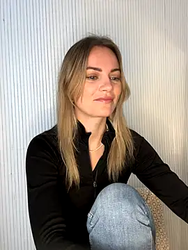 Snapshot of Milla__one chatting on December 3, 9:51 am Milla one online show from December 3, 9:51 am