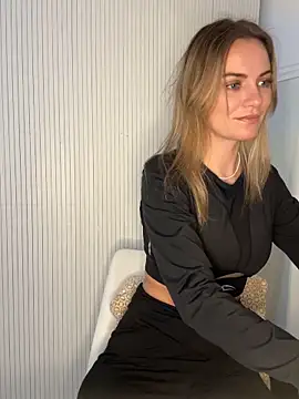 Snapshot of Milla__one chatting on December 5, 12:25 pm Milla one online show from December 5, 12:25 pm