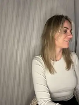 Snapshot of Milla__one chatting on December 15, 7:12 am Milla one online show from December 15, 7:12 am