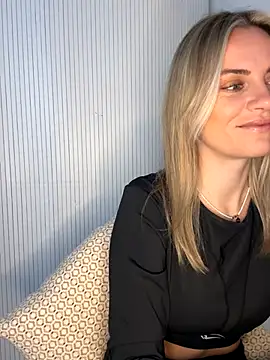 Snapshot of Milla__one chatting on December 16, 9:03 am Milla one online show from December 16, 9:03 am