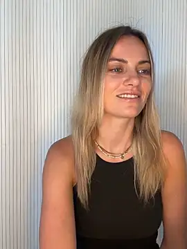 Snapshot of Milla__one chatting on June 22, 8:33 am Milla one online show from June 22, 8:33 am