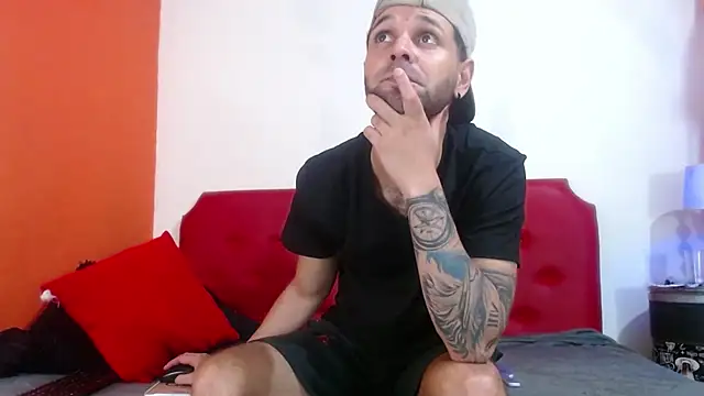 Snapshot of CindyandCarlo chatting on November 13, 10:30 pm CindyandCarlo online show from November 13, 10:30 pm