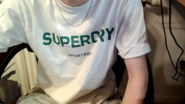 Snapshot of ElViko11 chatting on February 12, 7:56 pm ElViko11 online show from February 12, 7:56 pm