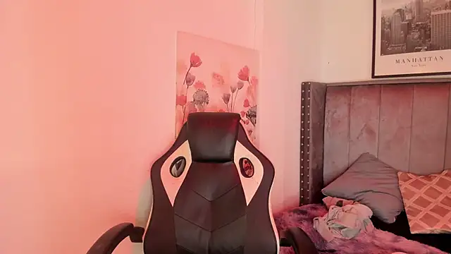 Alaia Cute online show from November 12, 3:40 am