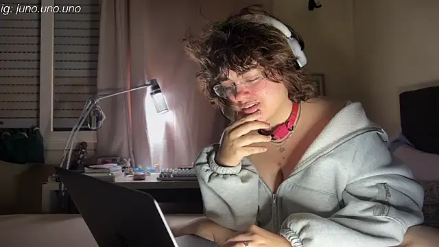 Snapshot of yudrayeb chatting on December 3, 2:03 am yudrayeb online show from December 3, 2:03 am