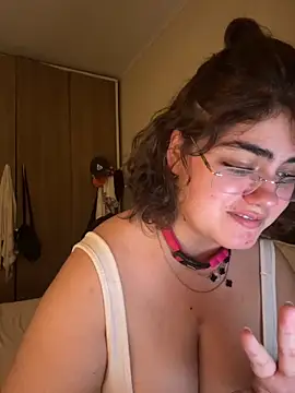 Snapshot of yudrayeb chatting on January 8, 3:40 am yudrayeb online show from January 8, 3:40 am