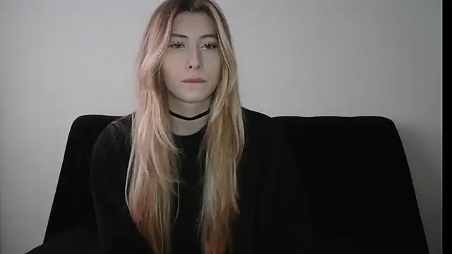 ErikaShyy online show from November 21, 10:47 am