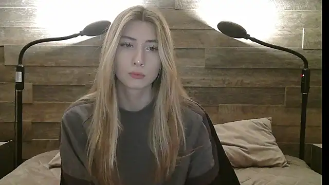 ErikaShyy online show from December 3, 11:30 am