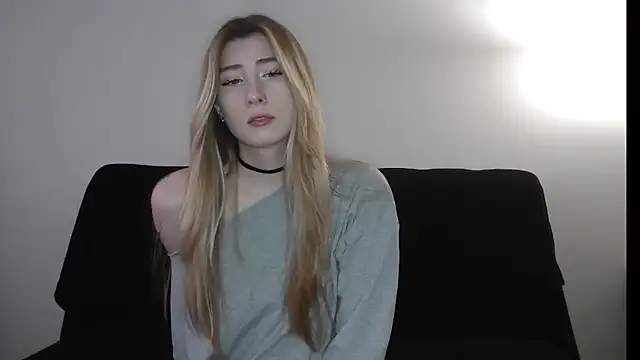 ErikaShyy online show from December 15, 11:14 am