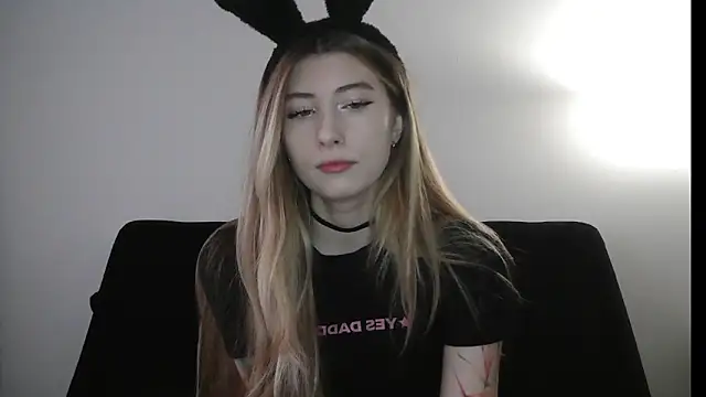 ErikaShyy online show from December 18, 11:16 am