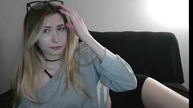 ErikaShyy online show from March 3, 1:50 pm