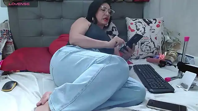Snapshot of katysquirtdirty chatting on June 4, 7:42 pm katysquirtdirty online show from June 4, 7:42 pm