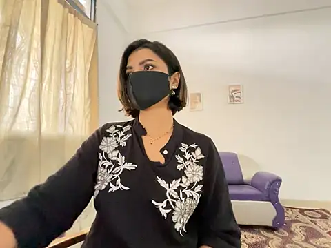 Snapshot of MaYaa__11 chatting on January 21, 11:03 am MaYaa 11 online show from January 21, 11:03 am