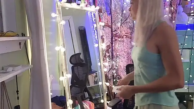 cunty tranny lydia online show from April 28, 4:39 am