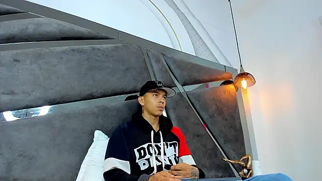 Noah Tokisha online show from December 3, 4:03 am