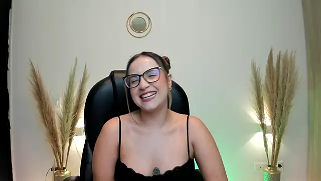 RyliieHunter online show from December 14, 2:23 am