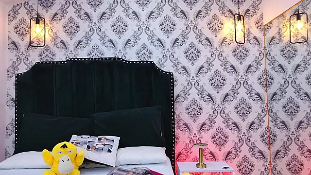 Snapshot of SaaraBrown chatting on November 3, 12:06 pm SaaraBrown online show from November 3, 12:06 pm