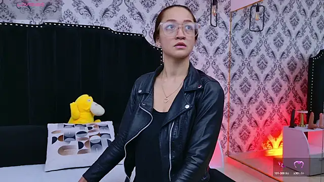 Snapshot of SaaraBrown chatting on November 6, 12:17 pm SaaraBrown online show from November 6, 12:17 pm