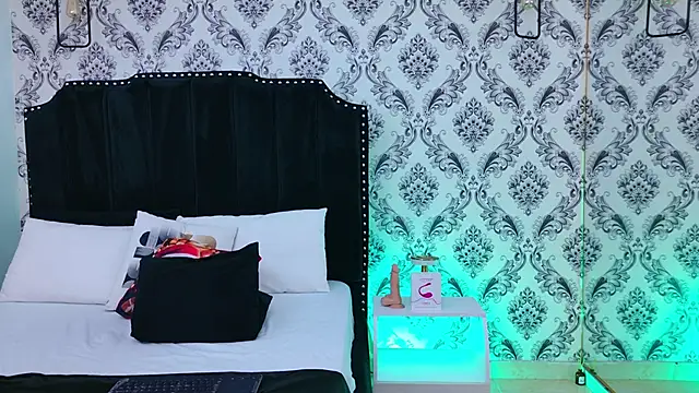 Snapshot of SaaraBrown chatting on November 22, 4:17 pm SaaraBrown online show from November 22, 4:17 pm