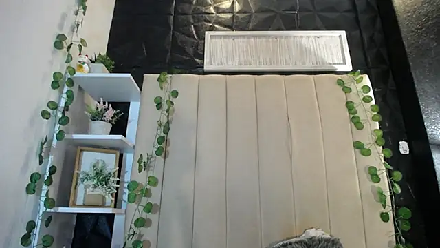 Mia Rinn online show from February 27, 3:59 pm