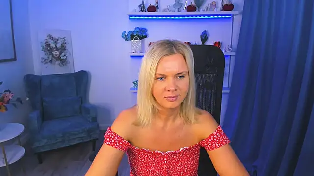 AgathaKlouin online show from October 28, 7:49 pm