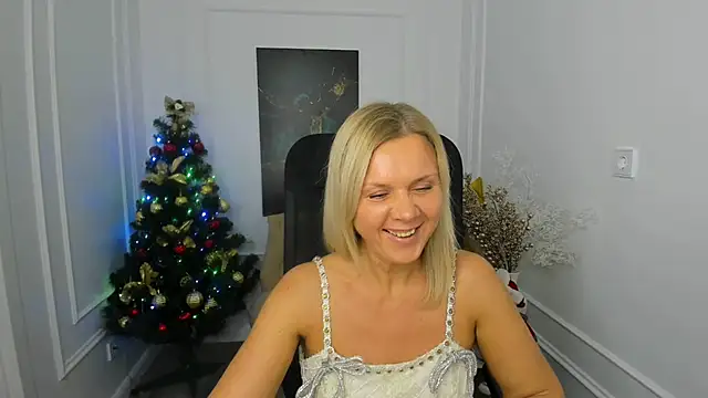 AgathaKlouin online show from December 4, 7:22 pm