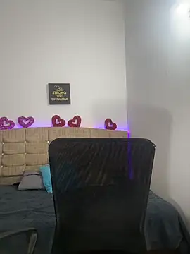 Alice Summer1 online show from December 18, 11:00 pm