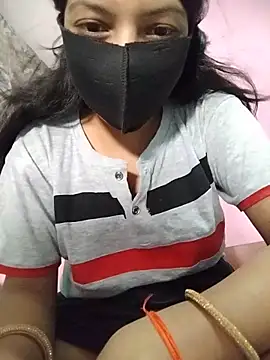 Snapshot of Hotty-Divya chatting on June 16, 7:44 am Hotty-Divya online show from June 16, 7:44 am