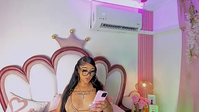 Snapshot of Mia_Jansen chatting on June 23, 2:04 pm Mia Jansen online show from June 23, 2:04 pm