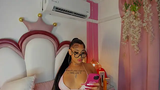 Snapshot of Mia_Jansen chatting on July 23, 2:15 pm Mia Jansen online show from July 23, 2:15 pm