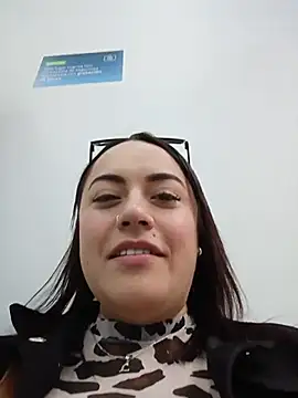 Snapshot of Lesly_10- chatting on June 2, 4:09 pm Lesly 10- online show from June 2, 4:09 pm