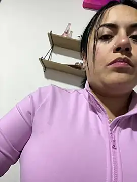 Snapshot of Lesly_10- chatting on July 27, 11:23 pm Lesly 10- online show from July 27, 11:23 pm